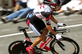 开云体育官网-红魔防线前的阿根廷探戈，法比尼奥如何用一脚终结悬念